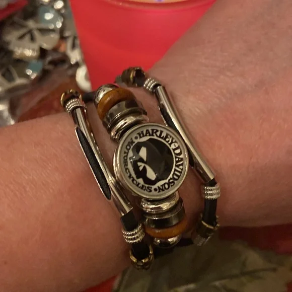 - HD Snap Bracelet - Picture 6 of 7